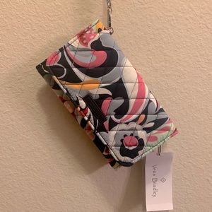 Vera Bradley smartphone wristlet wallet. Mod paisley.